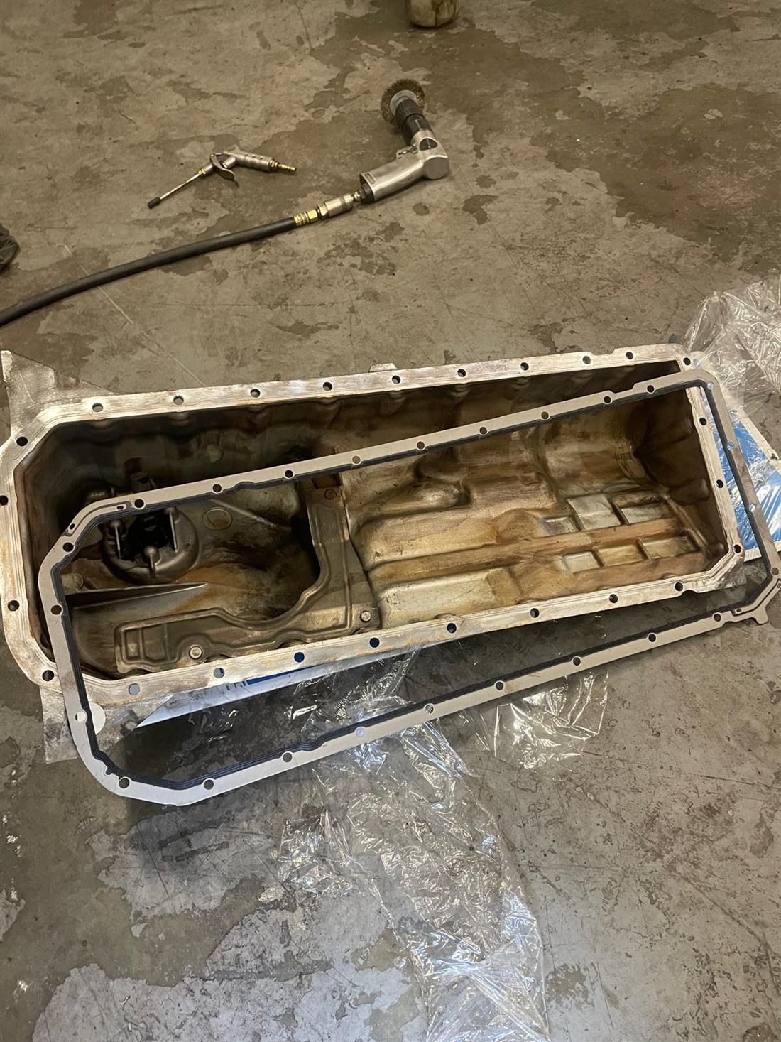 BMW M54 oil sump with new gasket